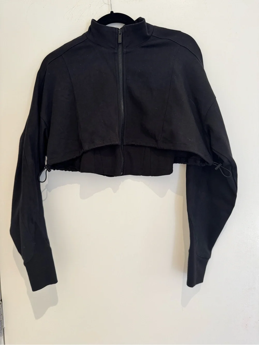 ALO Cropped Black Zip-Up Mock Neck Jacket. Adjustable sides.size S.